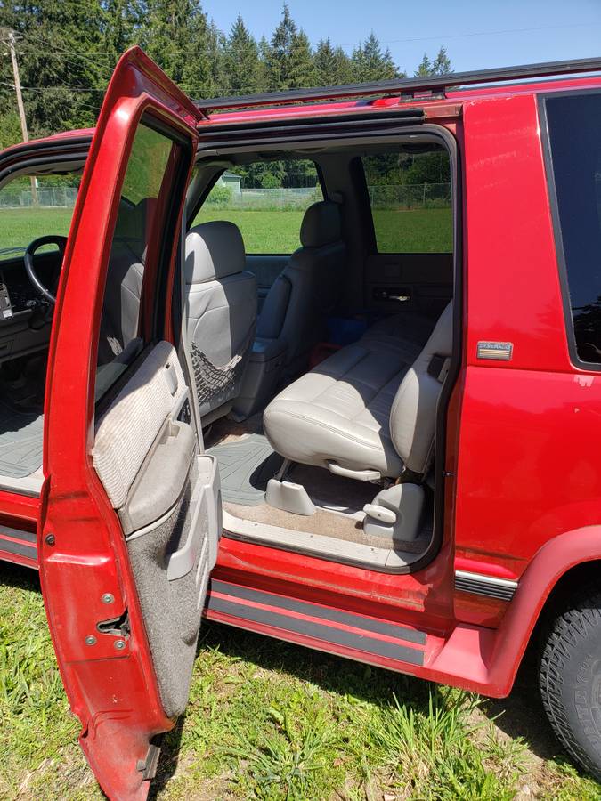Chevrolet-suburban-k1500-1994-red-11