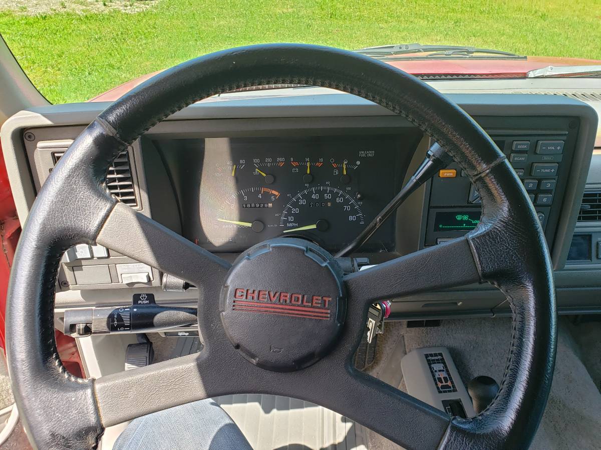 Chevrolet-suburban-k1500-1994-red-15