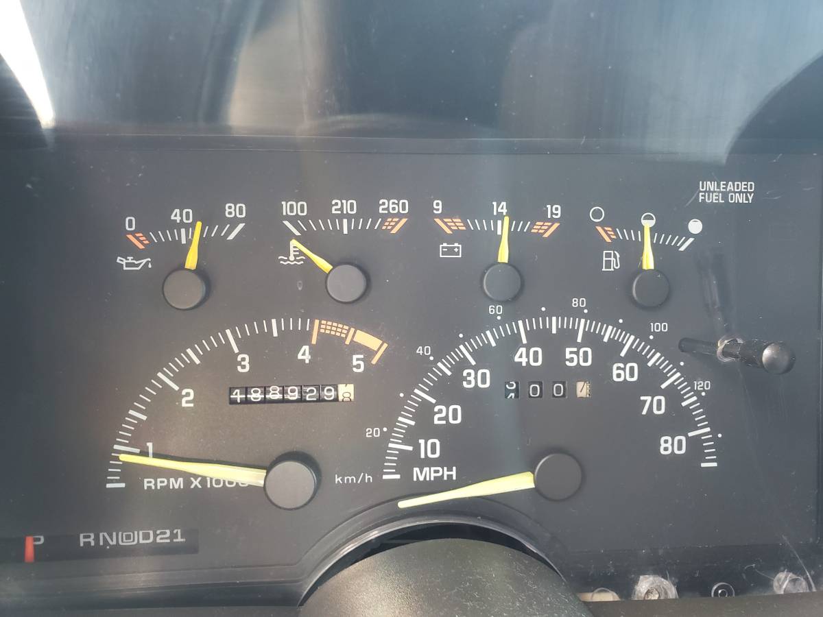 Chevrolet-suburban-k1500-1994-red-16