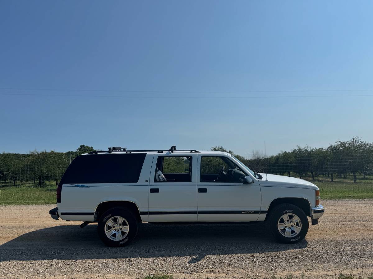 Chevrolet-suburban-lt-1995-white-12