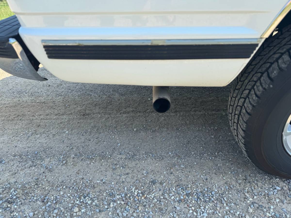 Chevrolet-suburban-lt-1995-white-14