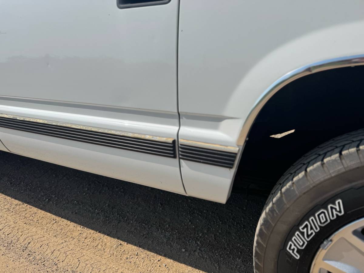 Chevrolet-suburban-lt-1995-white-6