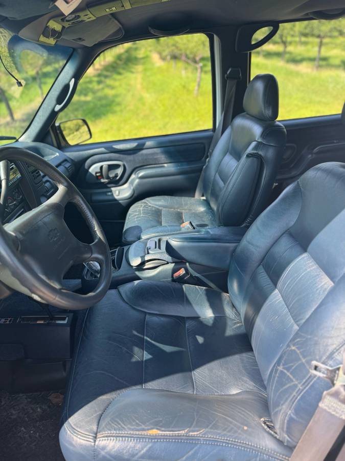 Chevrolet-suburban-lt-1995-white-9