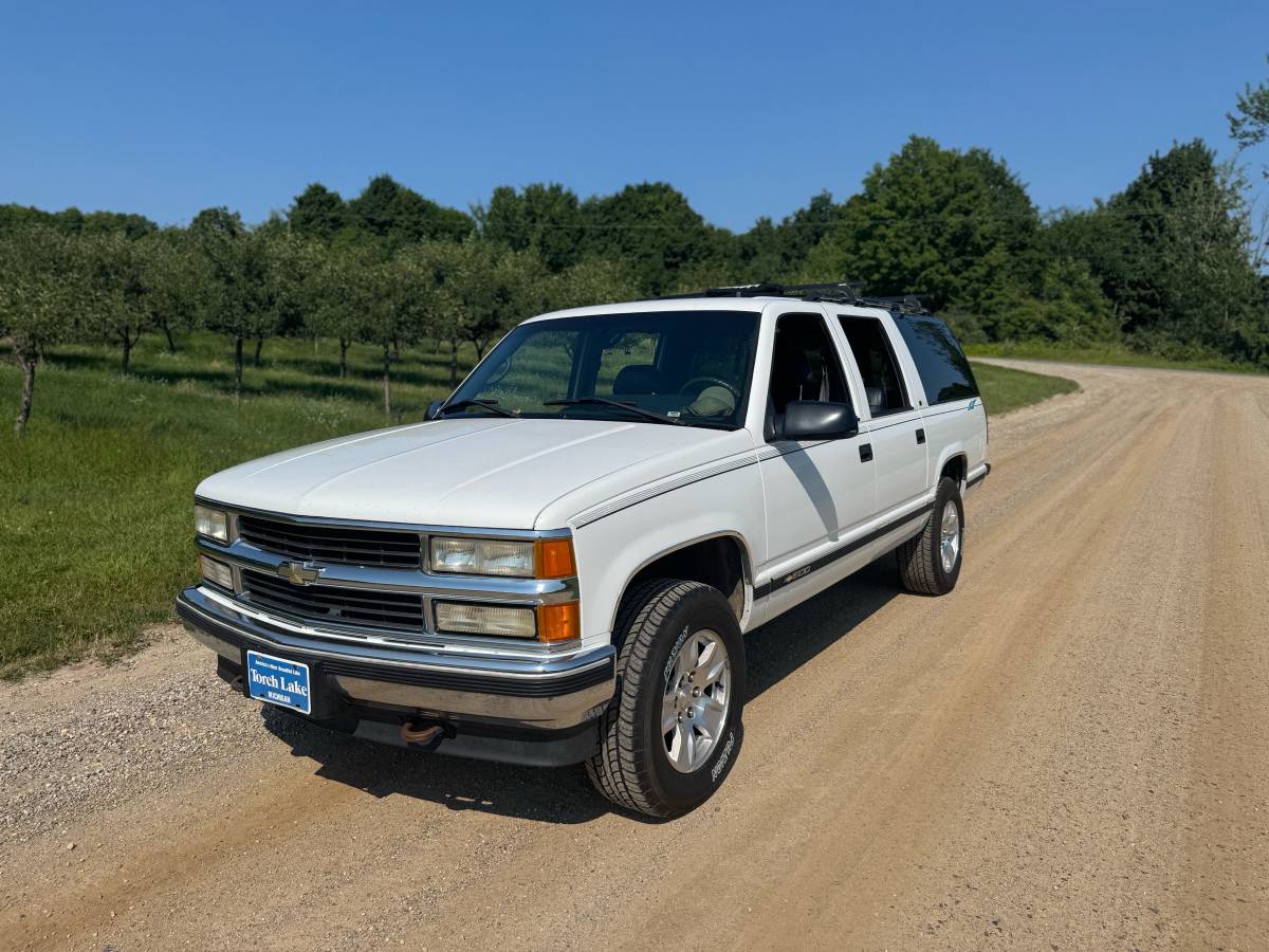 Chevrolet-suburban-lt-1995-white