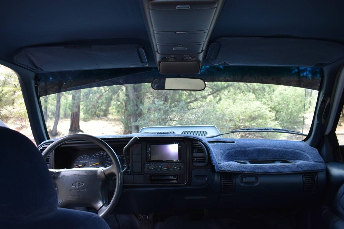 Chevrolet-tahoe-12-ton-nominal-1995-11