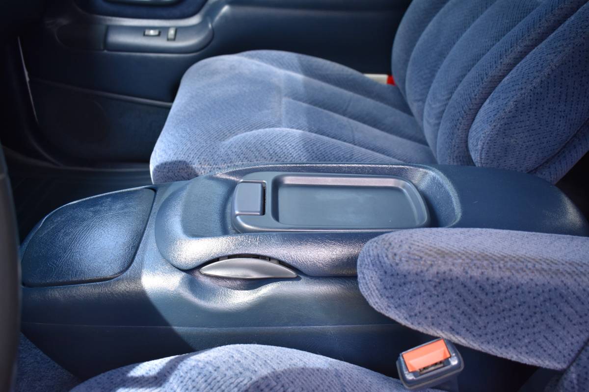 Chevrolet-tahoe-12-ton-nominal-1995-15