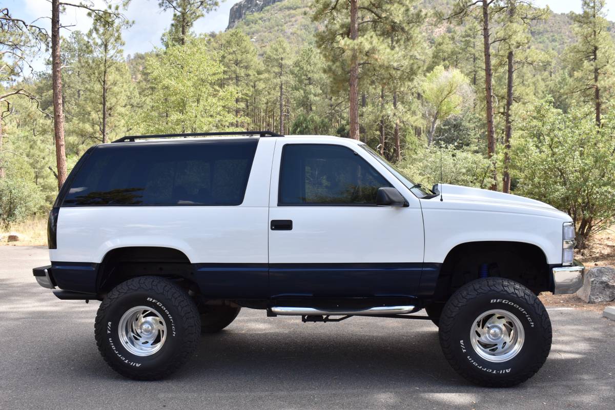 Chevrolet-tahoe-12-ton-nominal-1995-2