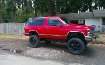 Chevrolet-tahoe-1995-red-1