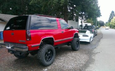 Chevrolet-tahoe-1995-red-2