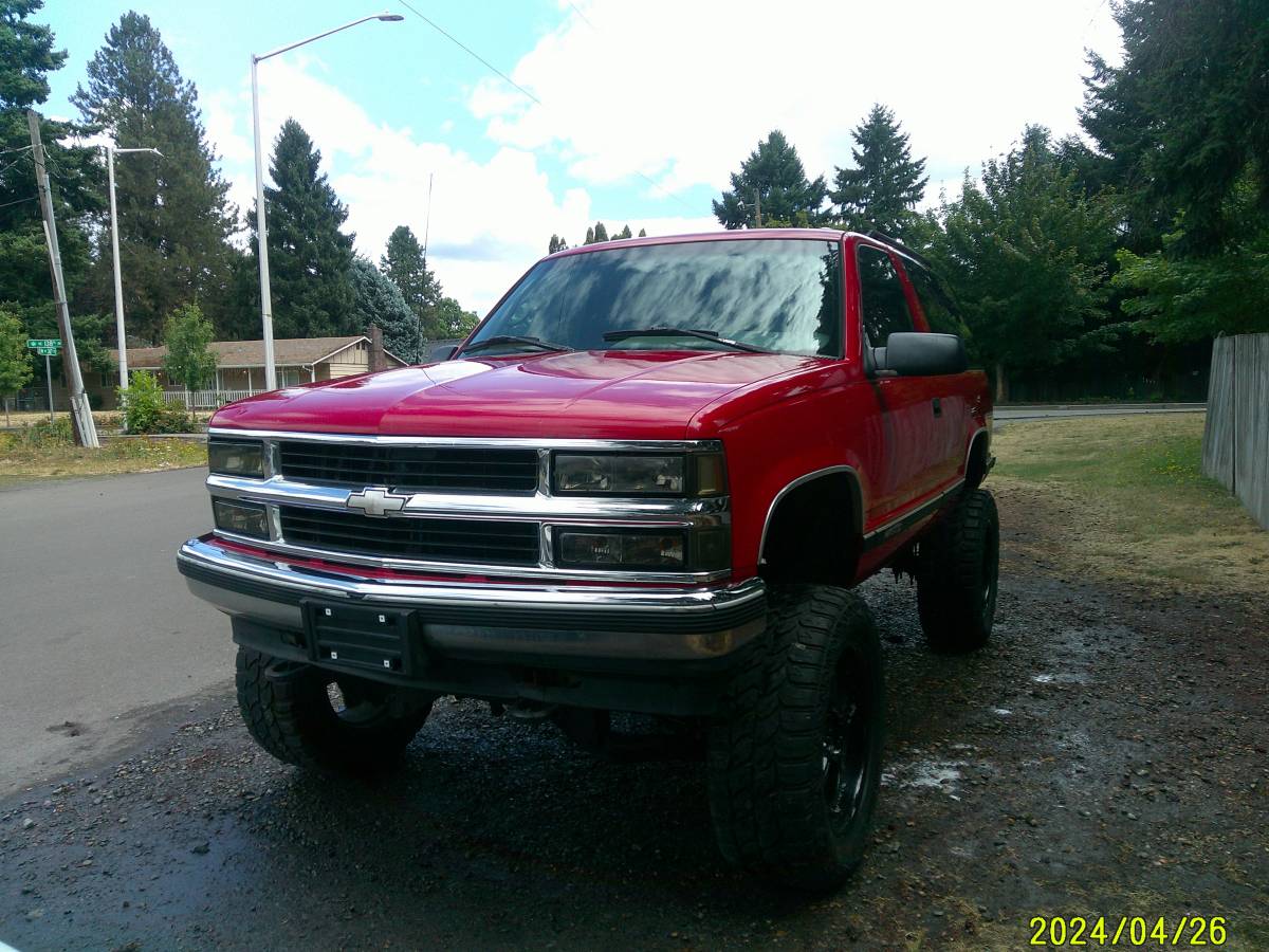 Chevrolet-tahoe-1995-red-3