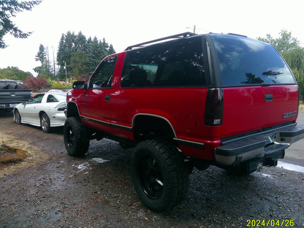 Chevrolet-tahoe-1995-red-4