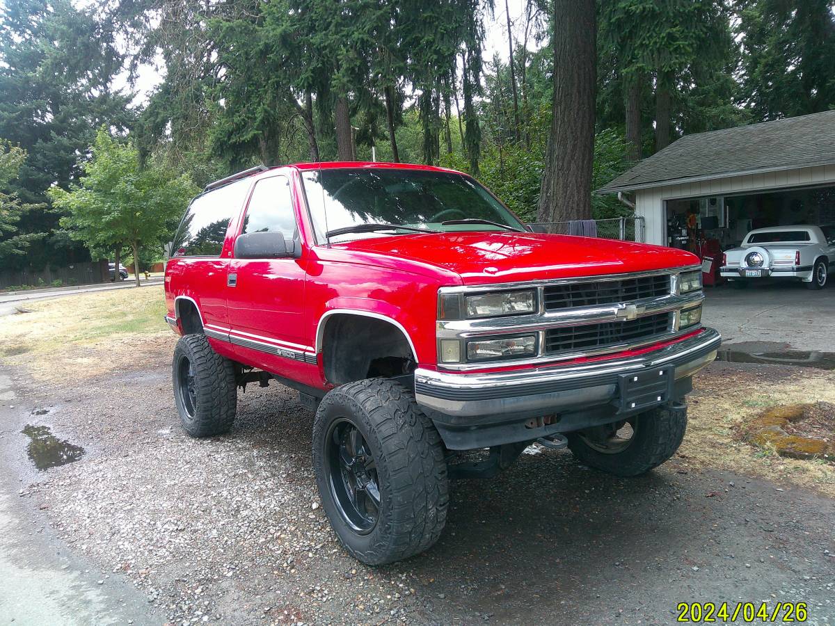 Chevrolet-tahoe-1995-red