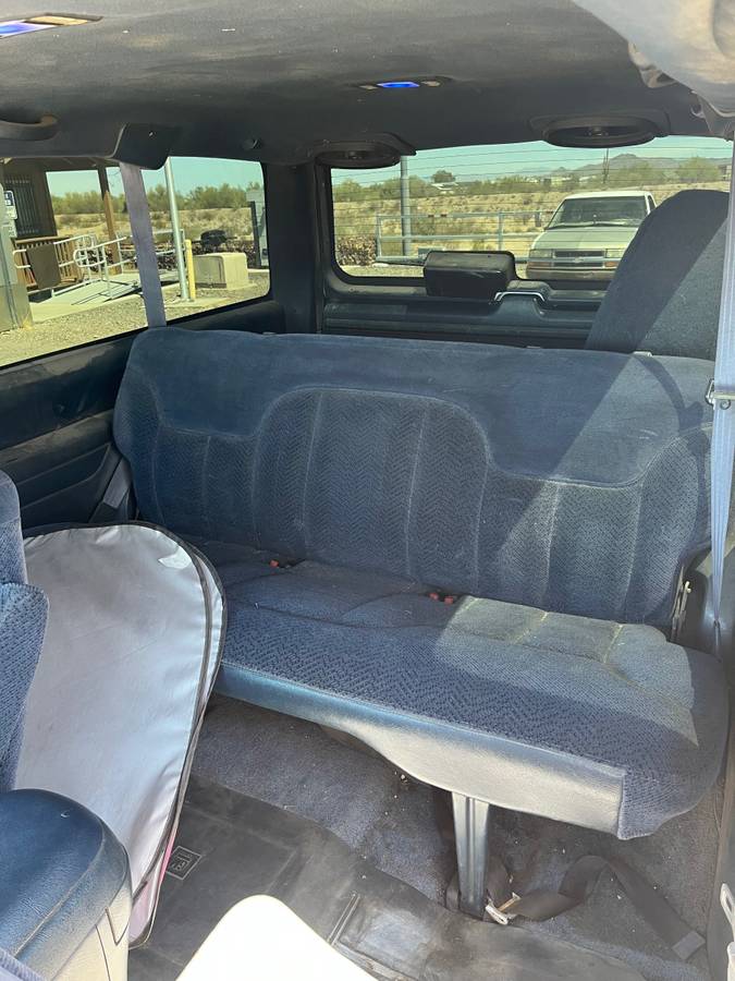 Chevrolet-tahoe-1995-white-5