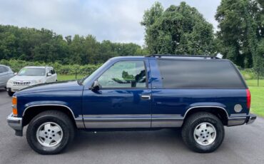 Chevrolet-tahoe-2-door-1995-red-1