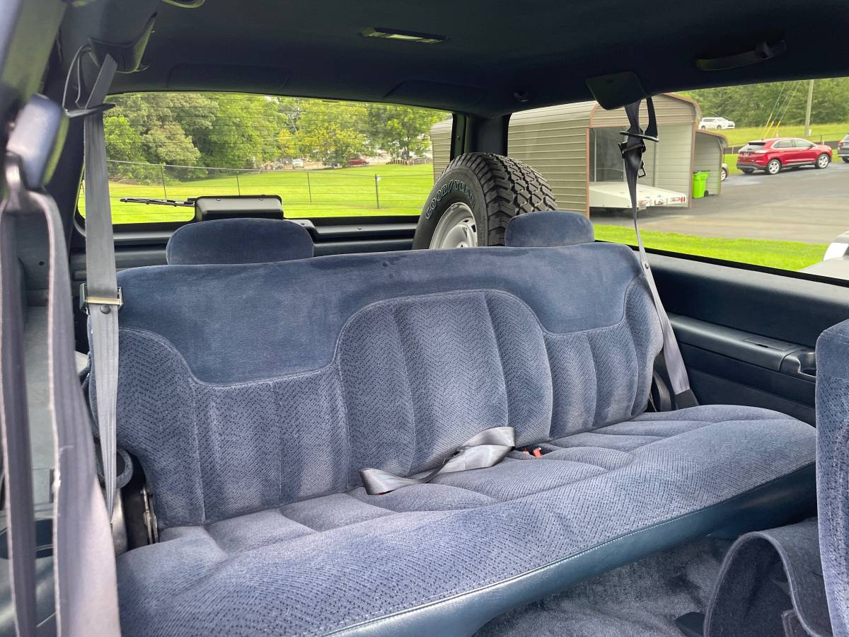 Chevrolet-tahoe-2-door-1995-red-13
