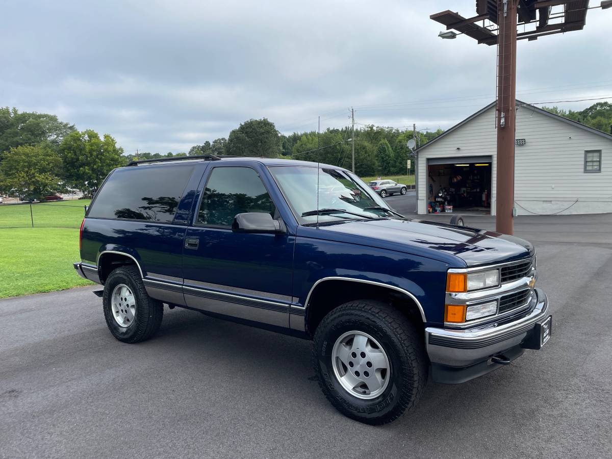 Chevrolet-tahoe-2-door-1995-red-15