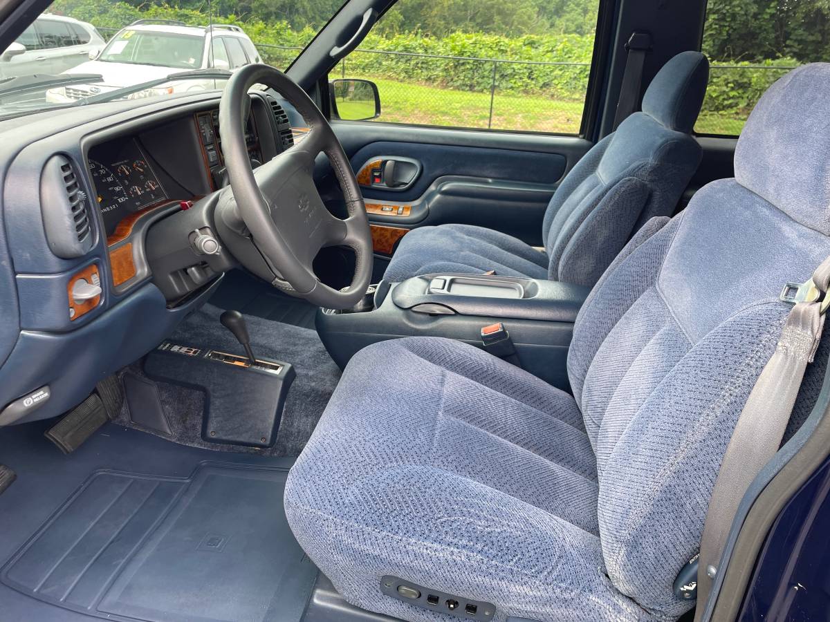 Chevrolet-tahoe-2-door-1995-red-16