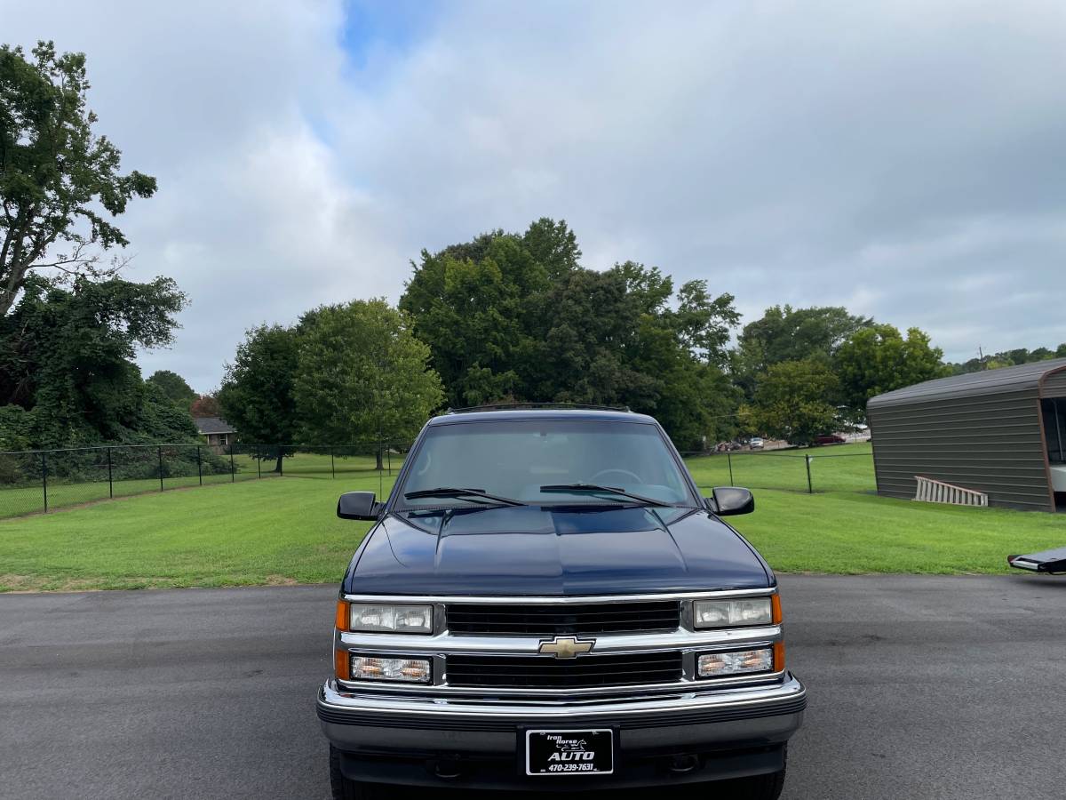 Chevrolet-tahoe-2-door-1995-red-2