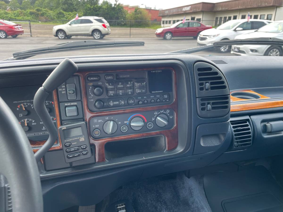 Chevrolet-tahoe-2-door-1995-red-3