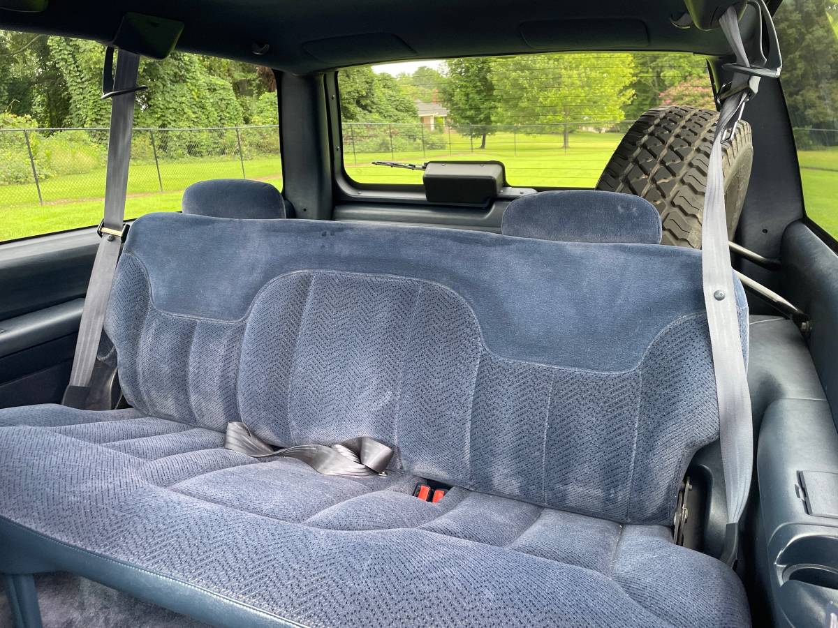 Chevrolet-tahoe-2-door-1995-red-4