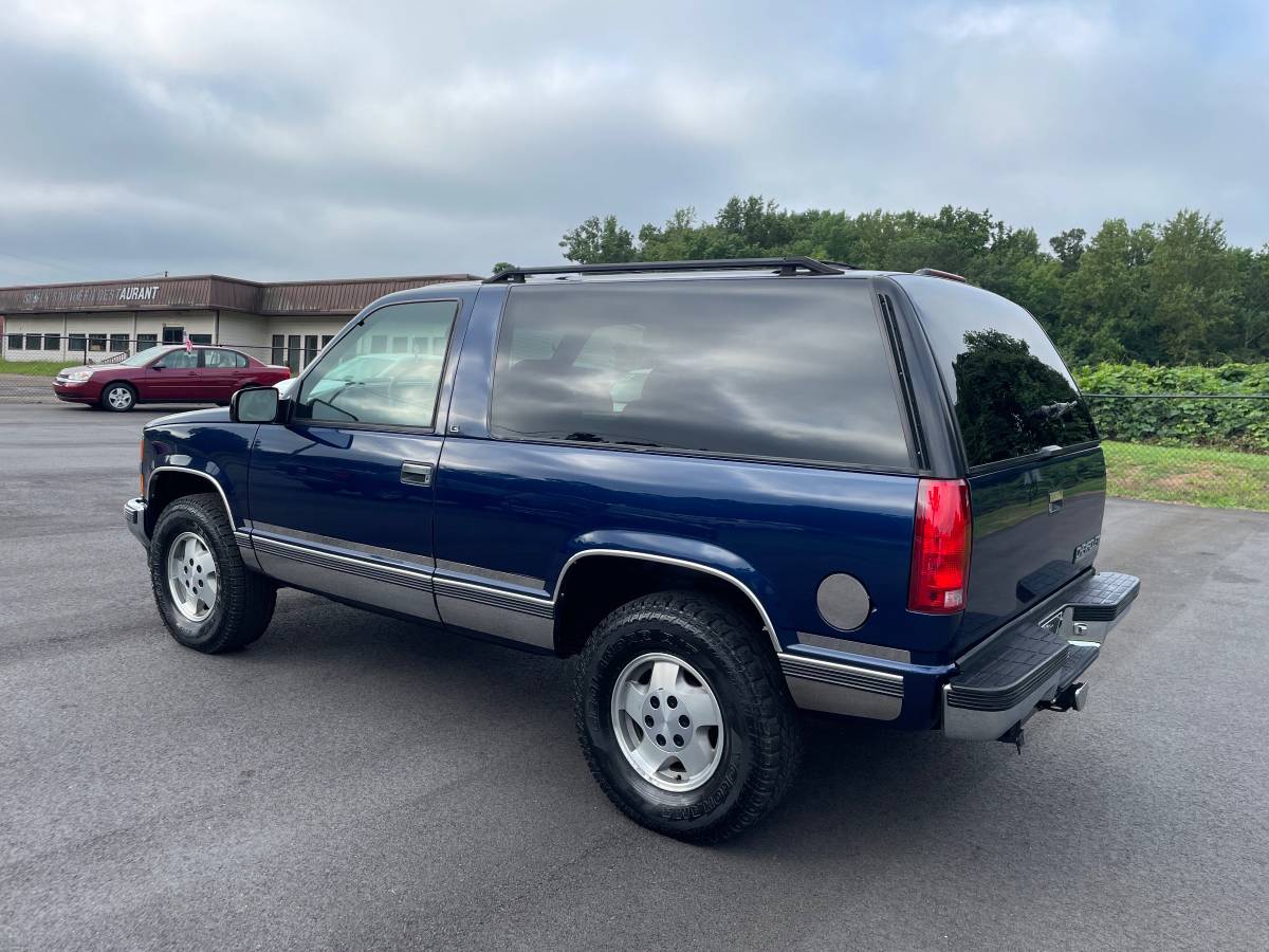 Chevrolet-tahoe-2-door-1995-red-5