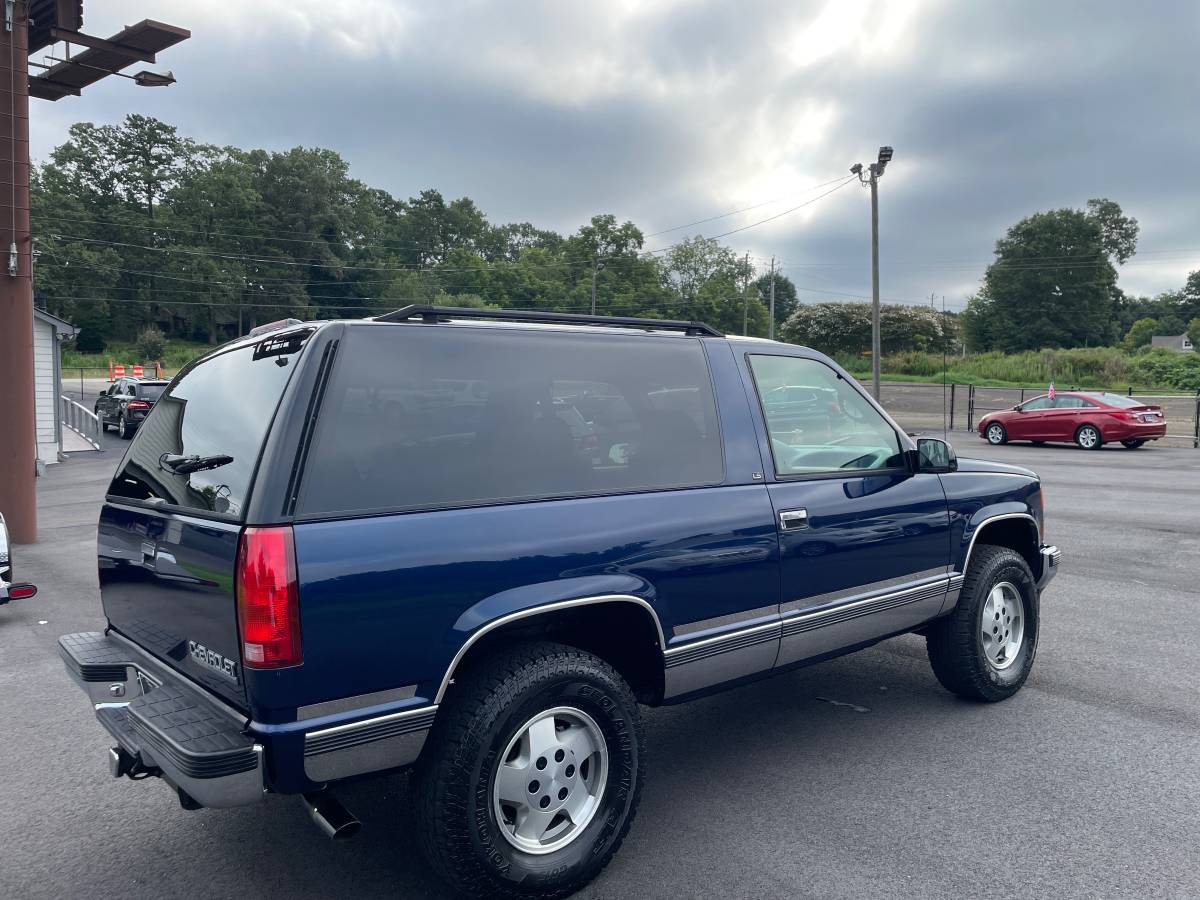 Chevrolet-tahoe-2-door-1995-red-7