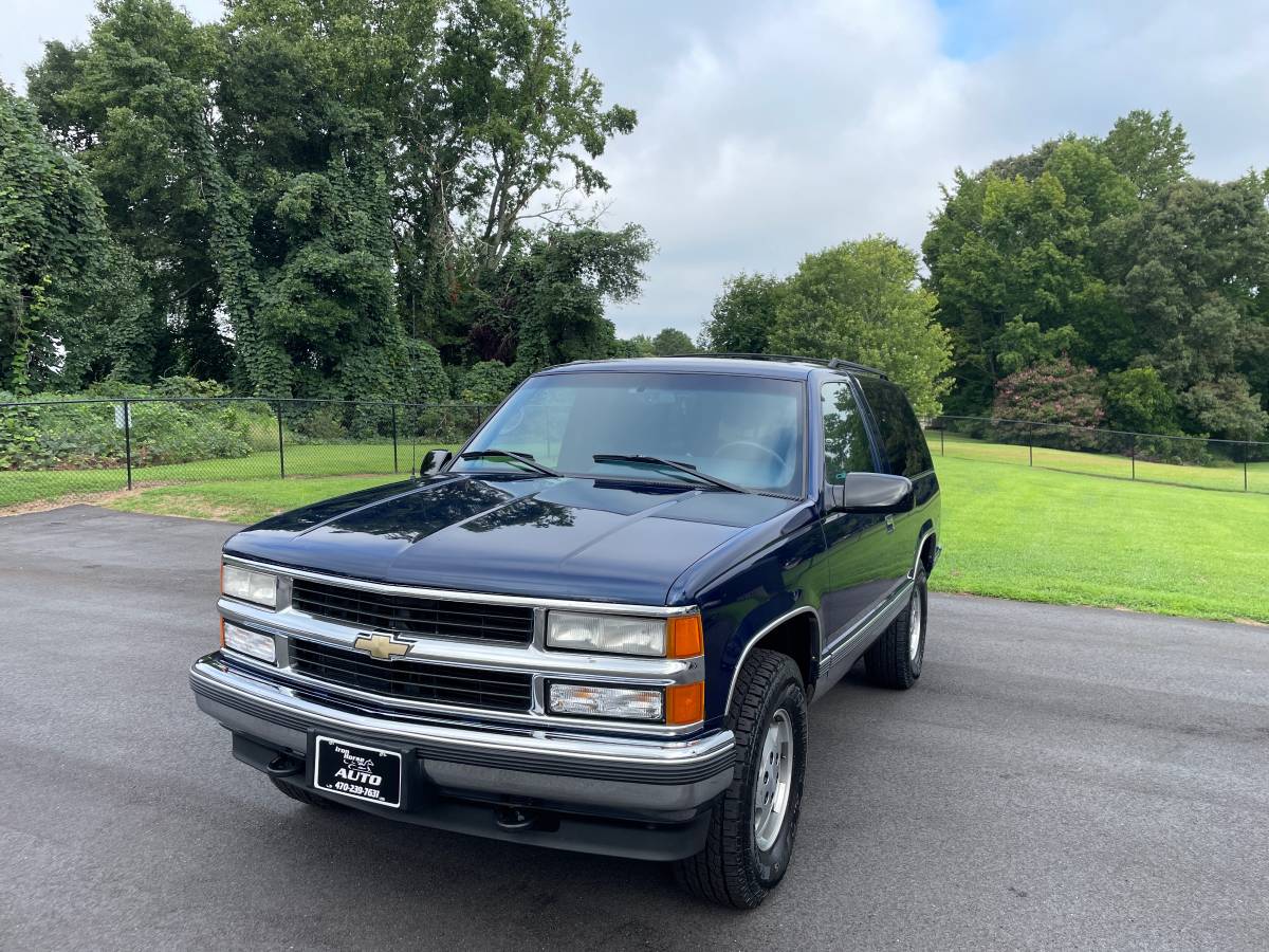 Chevrolet-tahoe-2-door-1995-red