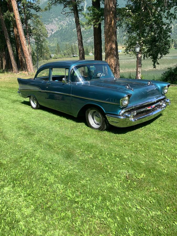 Chevrolet-two-door-1957-blue-3