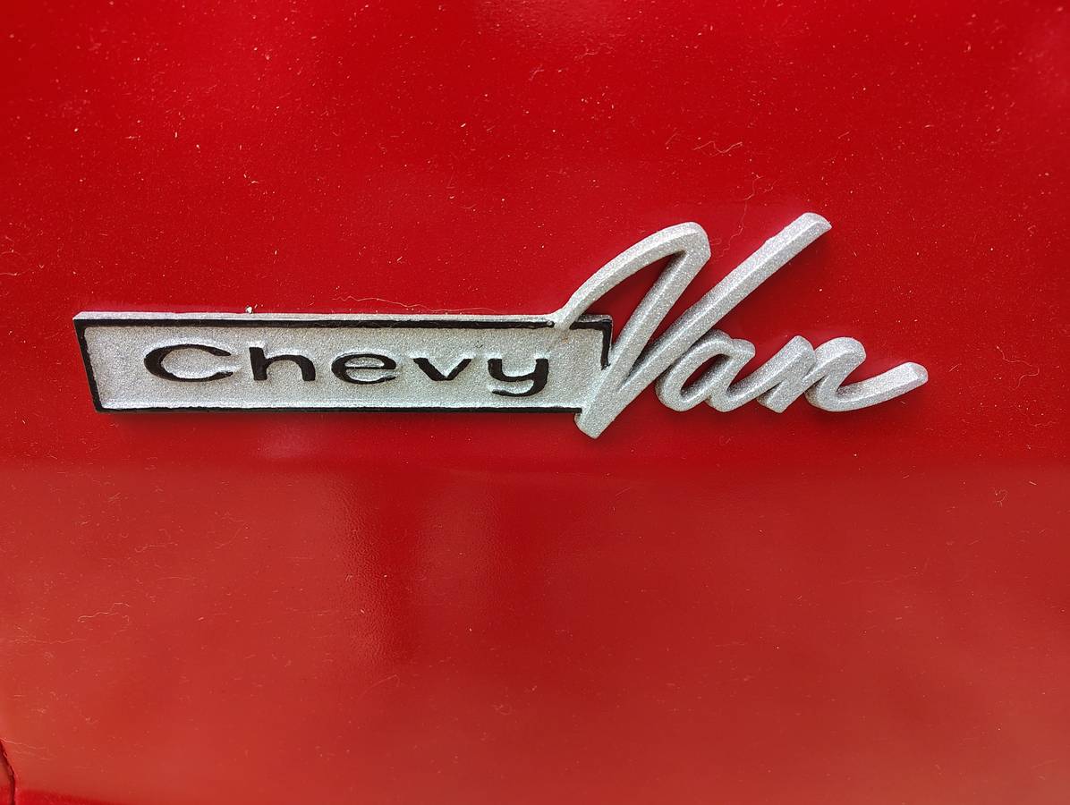 Chevrolet-van-1969-red-7