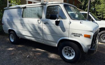 Chevrolet-van-1988-white-1