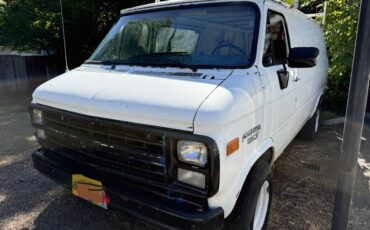 Chevrolet-van-1988-white