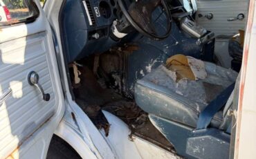 Chevrolet-van-1988-white-4