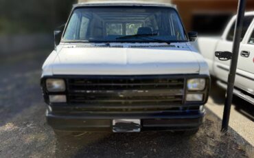Chevrolet-van-1988-white-6