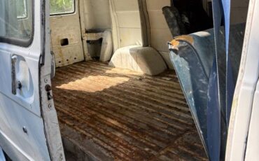 Chevrolet-van-1988-white-7