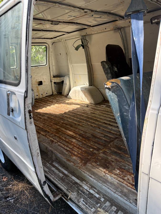 Chevrolet-van-1988-white-7