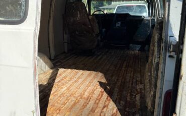 Chevrolet-van-1988-white-8