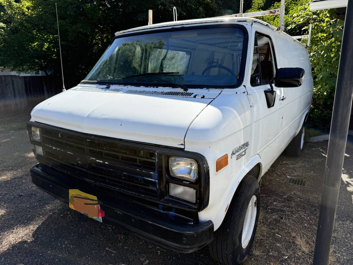 Chevrolet-van-1988-white