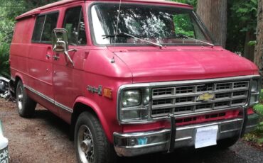 Chevrolet-van-g30-1978-red-10