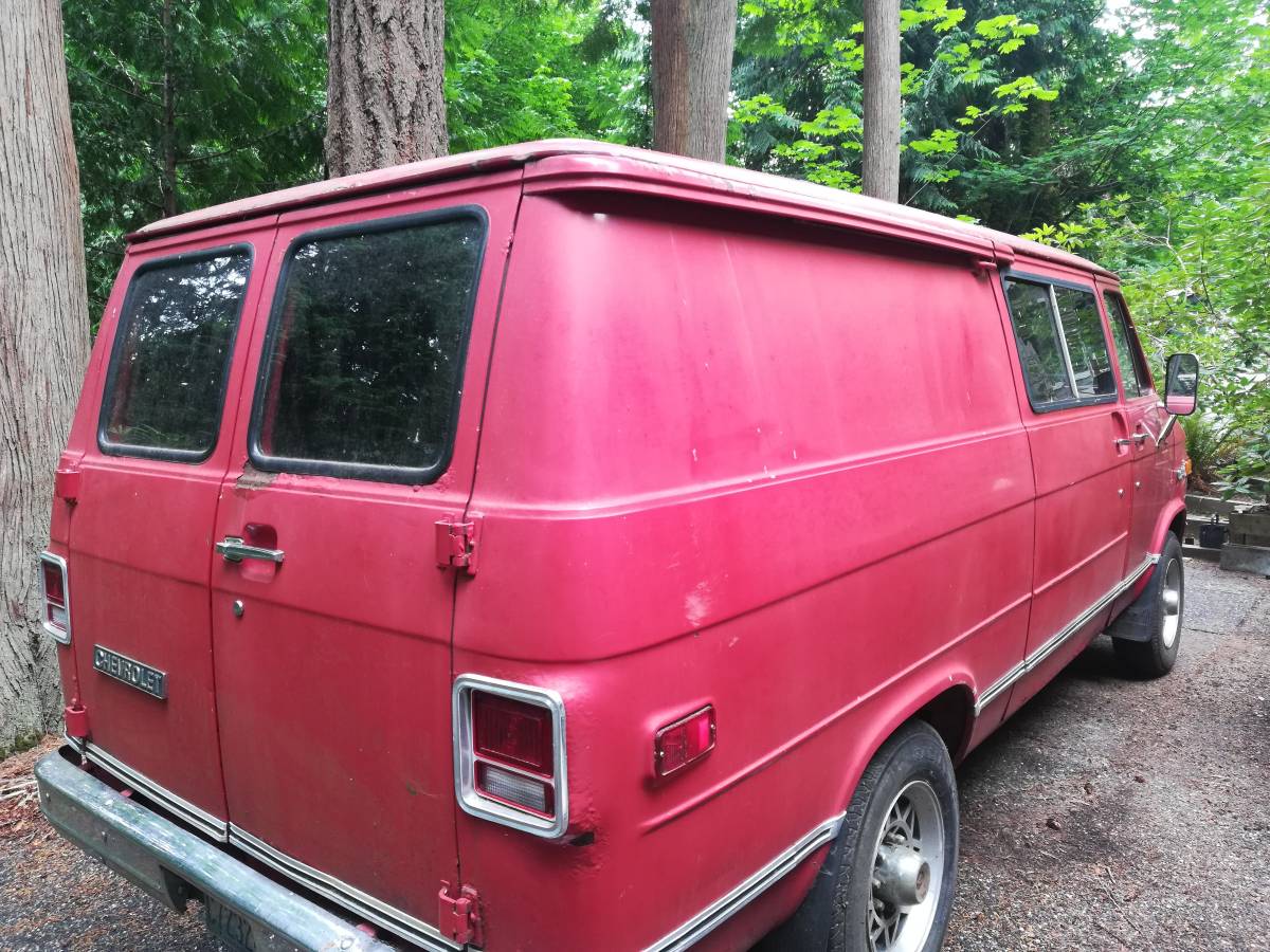 Chevrolet-van-g30-1978-red-12