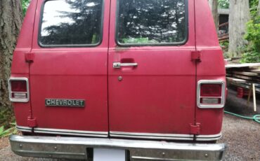 Chevrolet-van-g30-1978-red-14