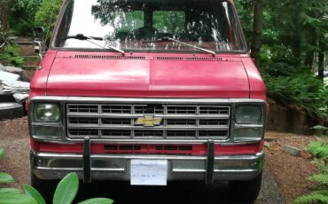 Chevrolet-van-g30-1978-red-2
