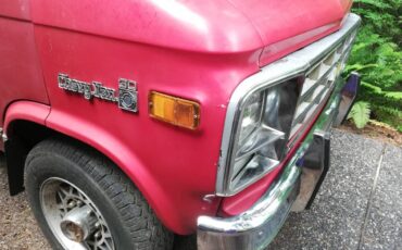 Chevrolet-van-g30-1978-red-4