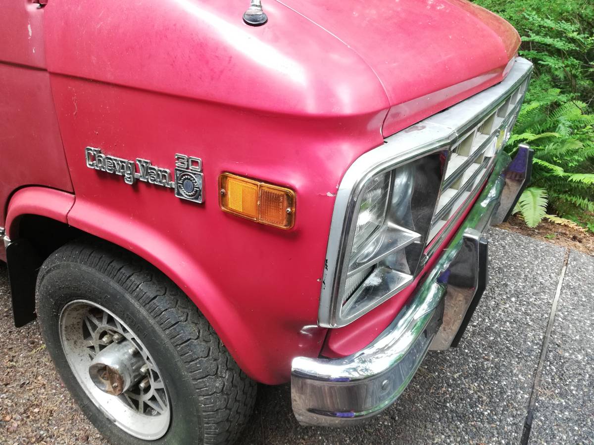 Chevrolet-van-g30-1978-red-4