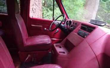 Chevrolet-van-g30-1978-red-9