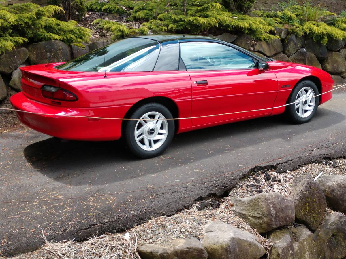 Chevrolet-z28-camaro-1995-red-2