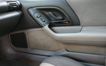 Chevrolet-z28-camaro-1995-red-9