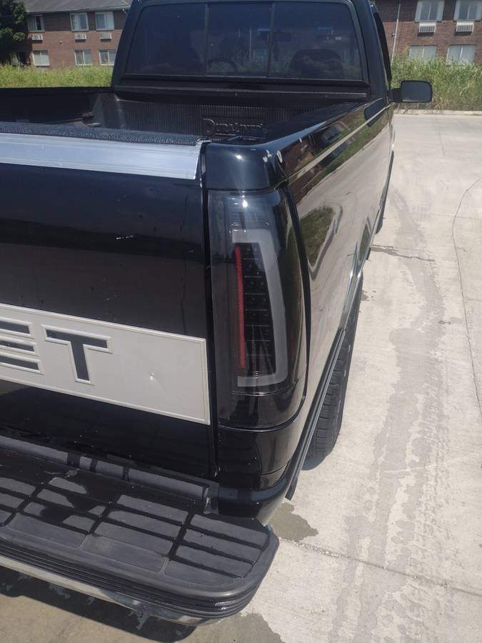 Chevy-1500-diesel-1995-black-2
