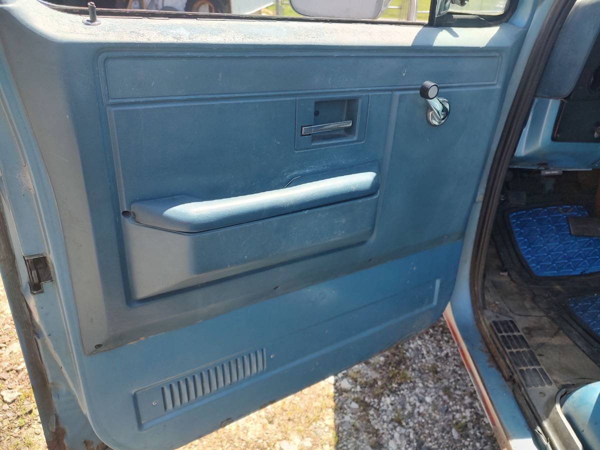Chevy-1981-blue-7