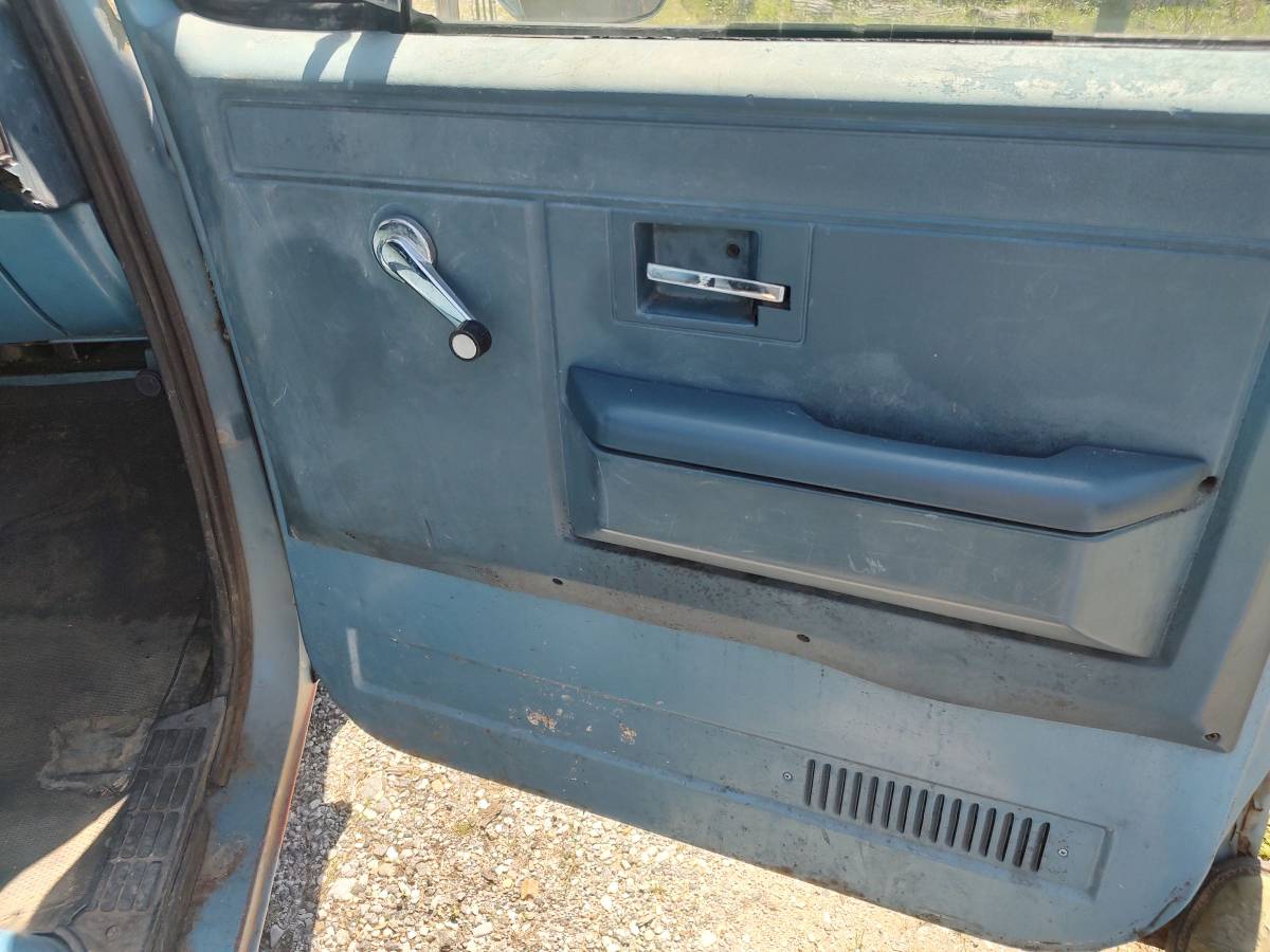 Chevy-1981-blue-8
