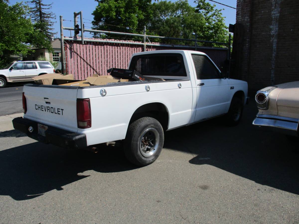 Chevy-1984-white-1